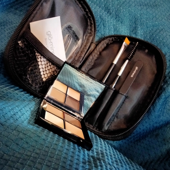 NEW! Glo Brow Collection Kit in Brown - Picture 3 of 5